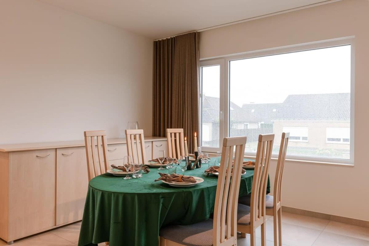 Spacious Getaway Close To The Beach And Airport *
