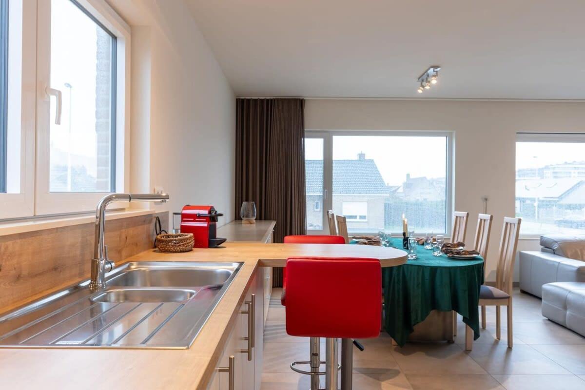 Villa Spacious Getaway Close To The Beach And Airport