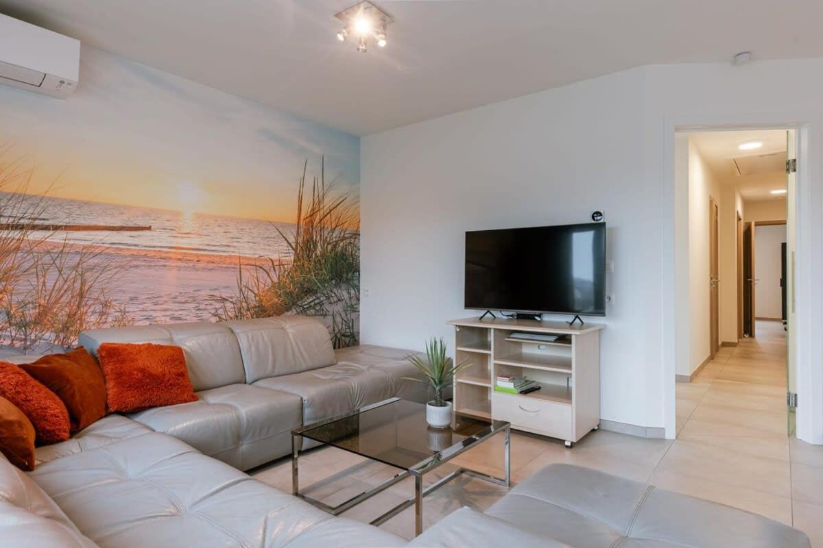 Spacious Getaway Close To The Beach And Airport Villa Oostende