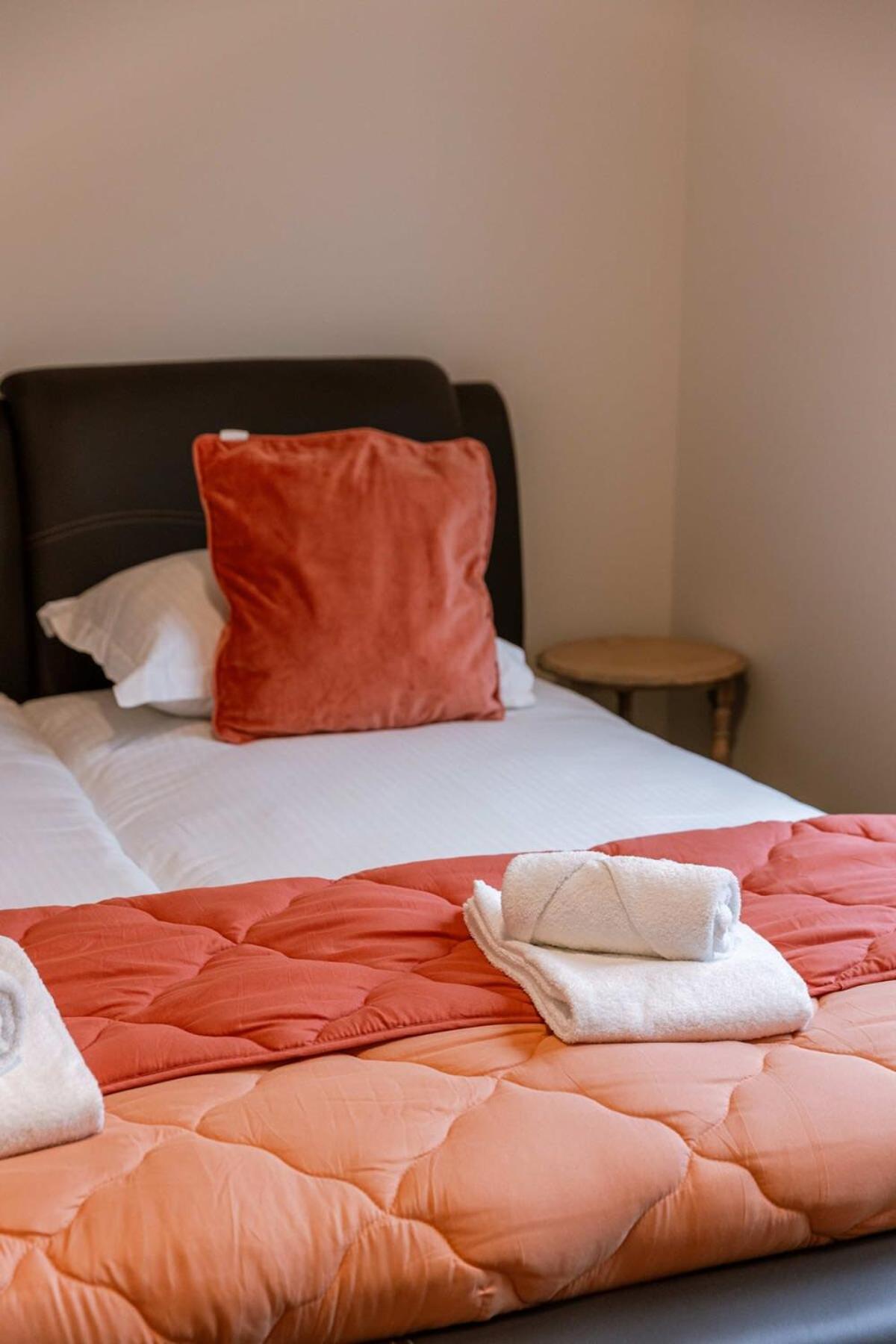 Spacious Getaway Close To The Beach And Airport * Oostende